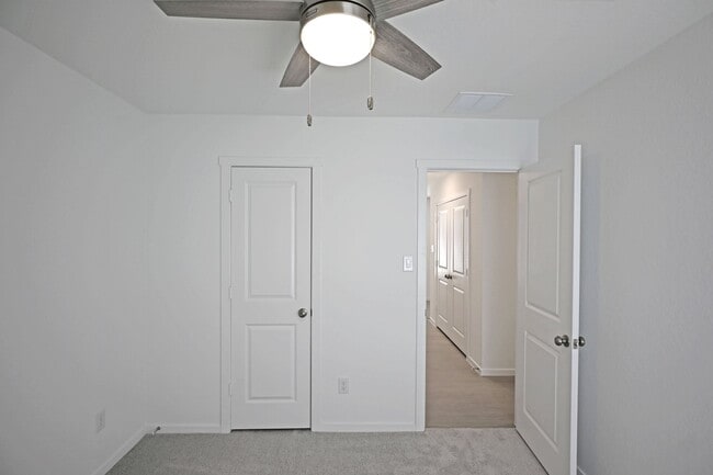Building Photo - 2411 Shady Grv