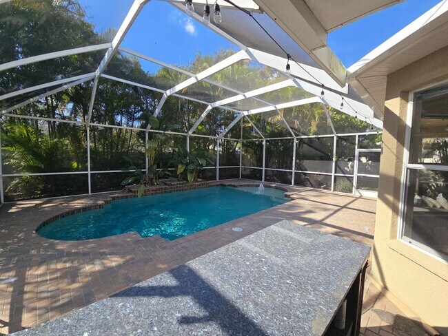 Building Photo - Newly Renovated 4/3 w/pool