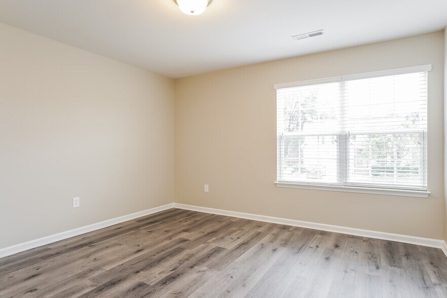 Building Photo - 8007 Spiderlily Ct