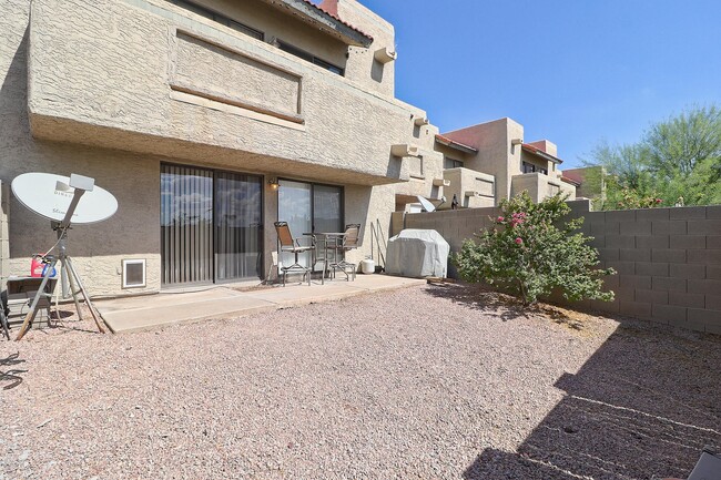 Building Photo - 835 N Granite Reef Rd