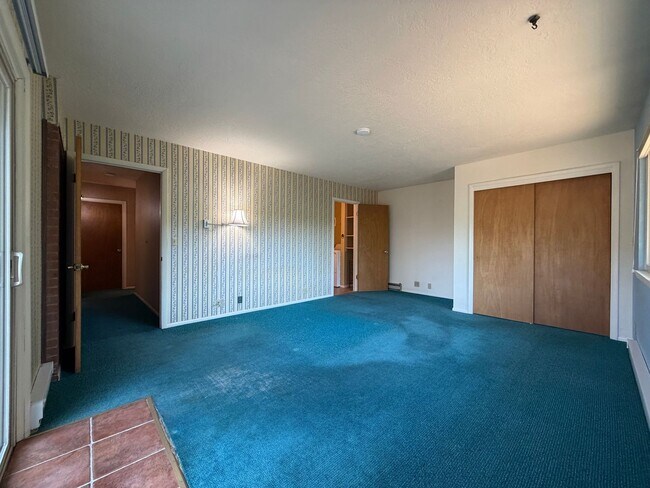 Building Photo - 2708 Delwood Ave