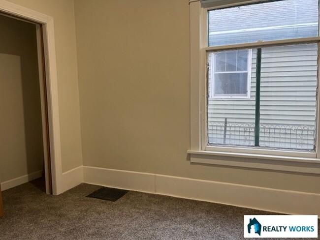 Building Photo - Quaint Updated House for Rent