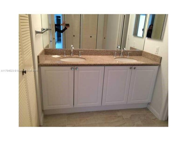 Building Photo - 20515 E Country Club Dr