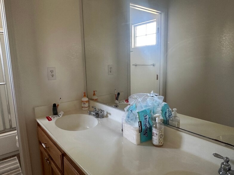 Building Photo - 13630 Onyx Ct