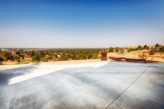 Building Photo - Boise, Beautiful home in the Foothills with lots of privacy