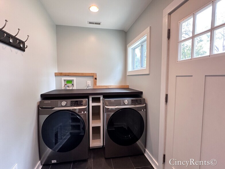 Building Photo - 4200 Grove Ave