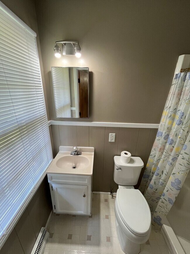 Building Photo - Spacious 4-Bedroom 3-Bathroom Brick Home in Arcadia Area