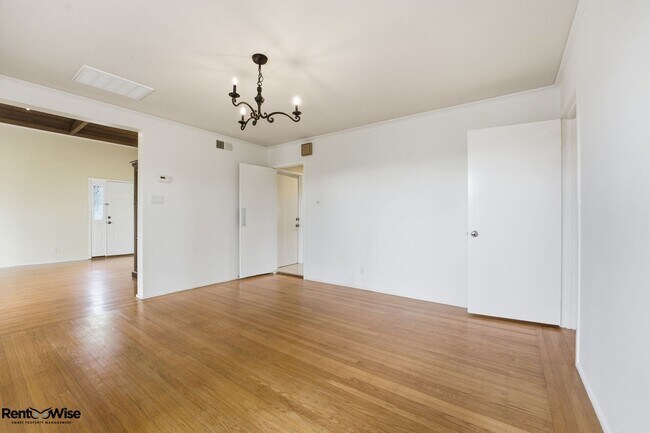 Building Photo - 536 W Hillsdale Blvd