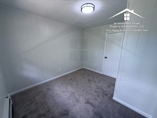 Building Photo - 511 Kleewood Dr