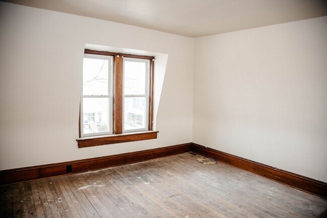 Building Photo - 33 E Gramby St