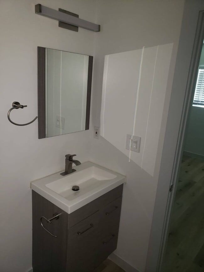 Interior Photo - 1329-1331 Quintero St