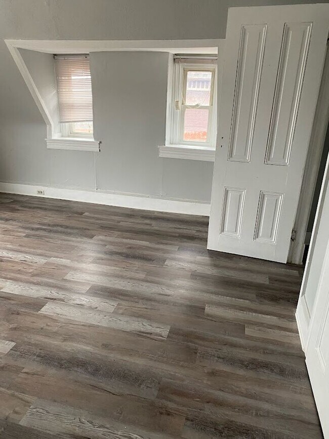 Building Photo - 405 Green Terrace