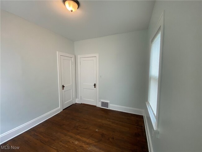 Building Photo - 857 E 188th St