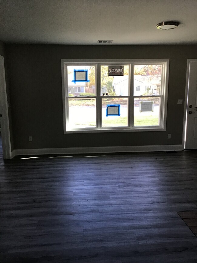 Building Photo - 255 Minocqua St