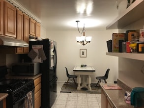 Building Photo - 1527 Judah St