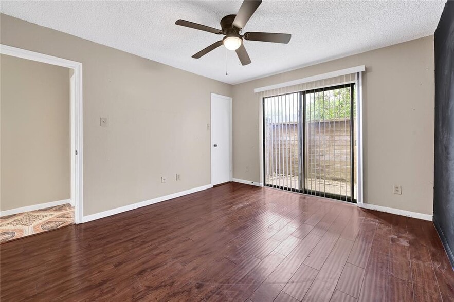 Building Photo - 8409 Sands Point Dr