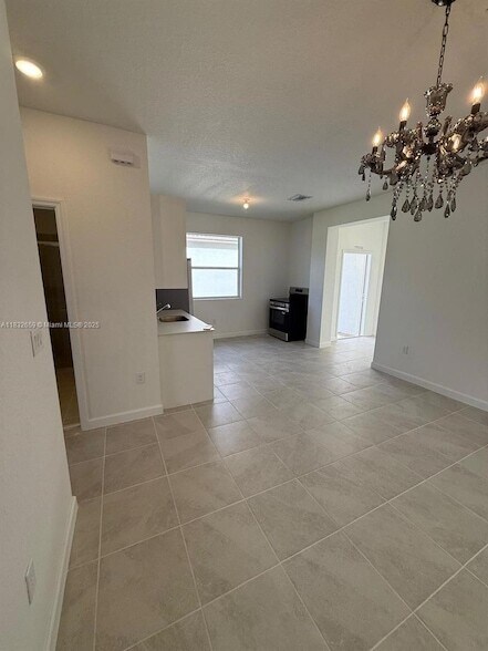 Building Photo - 2942 SE 23rd Ave