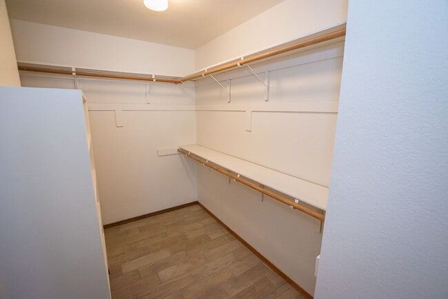 Building Photo - Large Home in Quiet Area, 3 Bedroom, 2 Bat...