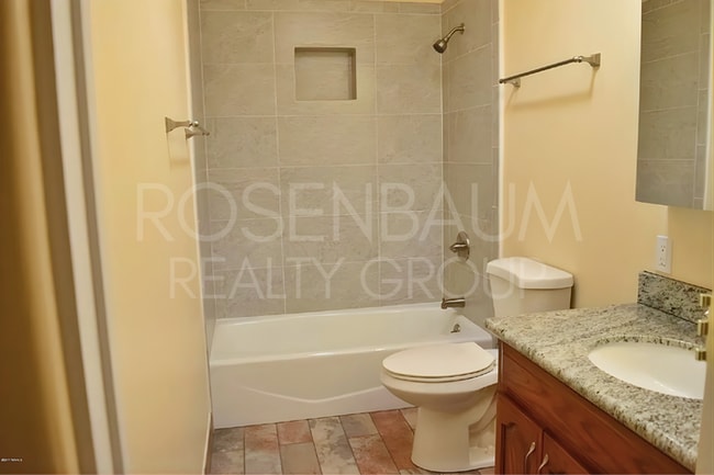 Building Photo - 2119 E Water St