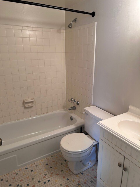 Building Photo - 5 Robbie Ridge