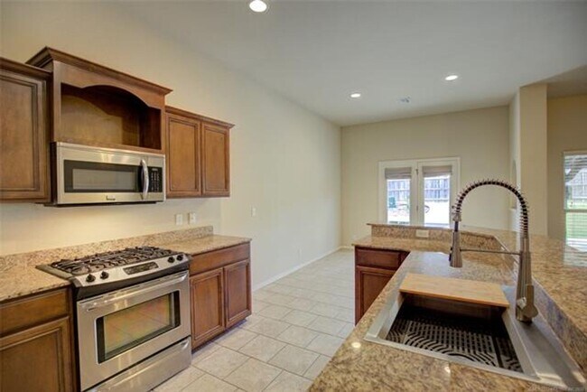 Building Photo - Spacious 4 Bed | 2 Bath | Large backyard | Bixby