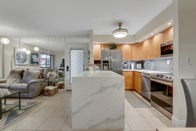Building Photo - 15484 Lakes of Delray Blvd