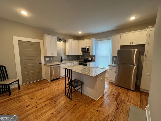 Building Photo - 14 Hazel St