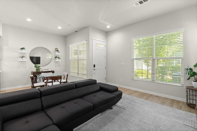 Building Photo - 3 Bed 2.5 Ba 2 Car Garage with solar!