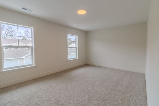 Building Photo - Premier Place and Premier Living!