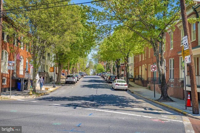 Building Photo - 10 W All Saints St