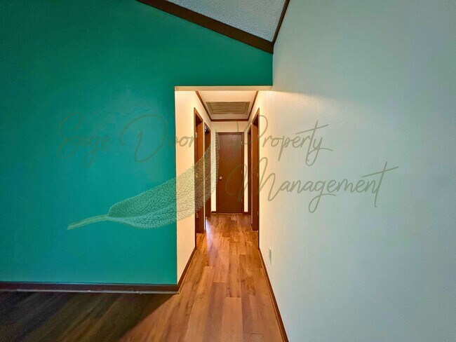 Building Photo - Stylish Blue Springs Home With Fresh Updates & Great Natural Light