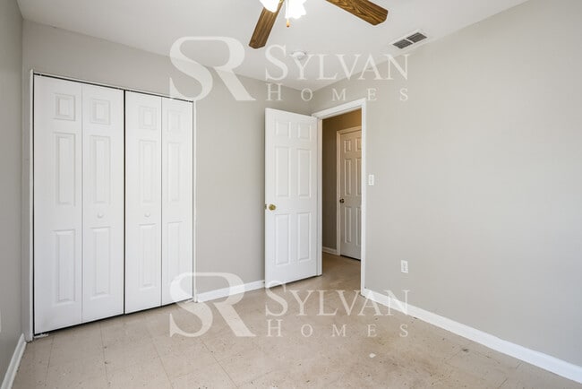 Building Photo - The living is easy in this 3 bedroom, 1 bathroom home