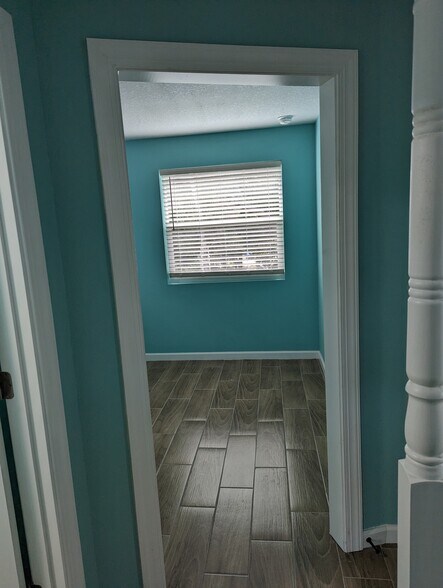 Building Photo - 2010 Seminole Blvd S