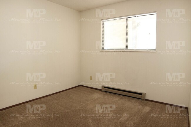 Building Photo - 925 Columbia Rd