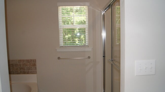 Building Photo - 375 Niblick Dr