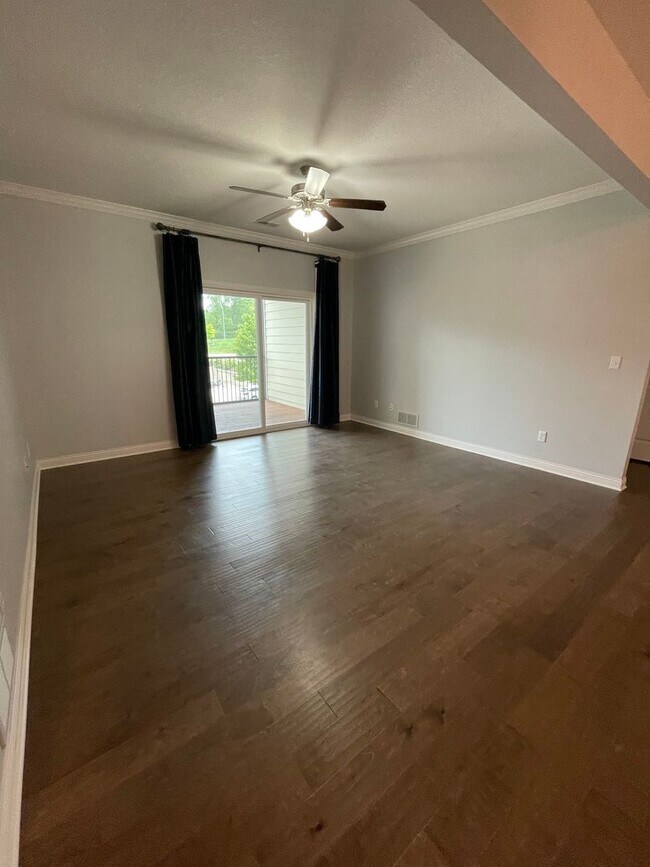 Building Photo - 2 bed/ 2 bath