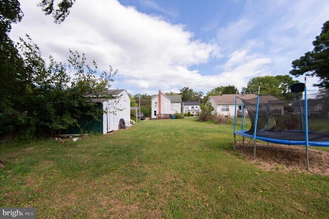 Building Photo - 113 Maple Ave