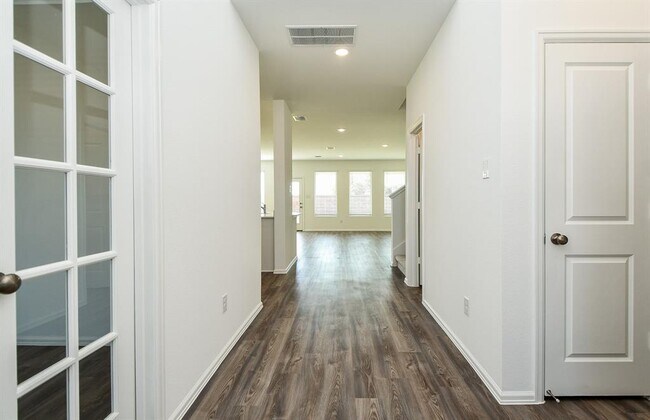 Building Photo - 2932 Tantara Dr