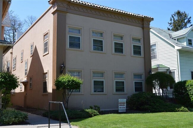 Primary Photo - 171 Berkeley St