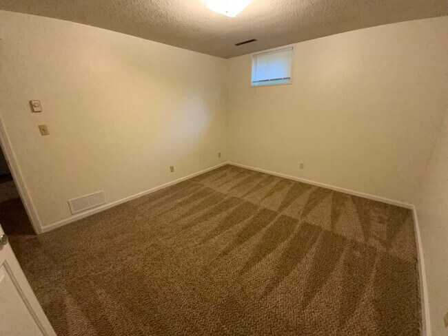 Building Photo - 207-207 Briarcrest Ct