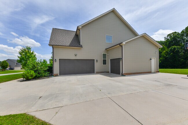 Building Photo - 406 Fairmile Dr