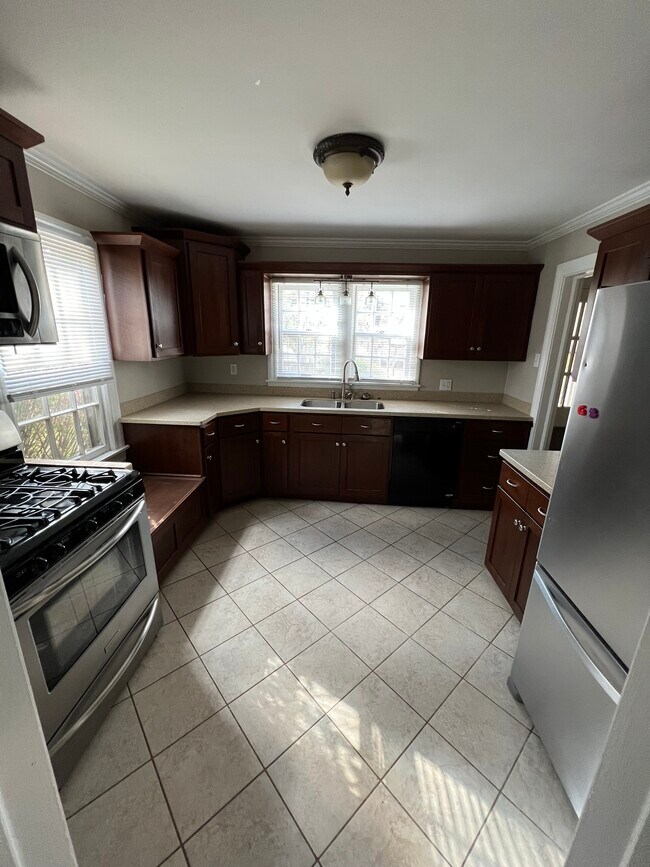 Kitchen - 526 S Mitchell St