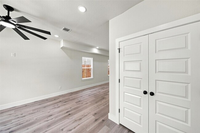 Building Photo - 5610 Kittridge St