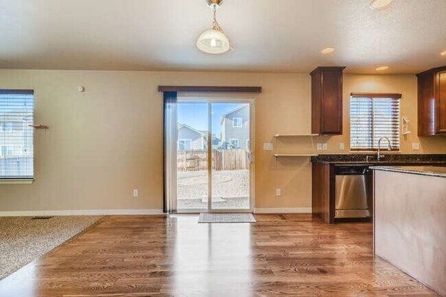 Building Photo - Evolve Real Estate: Available November 1 U...