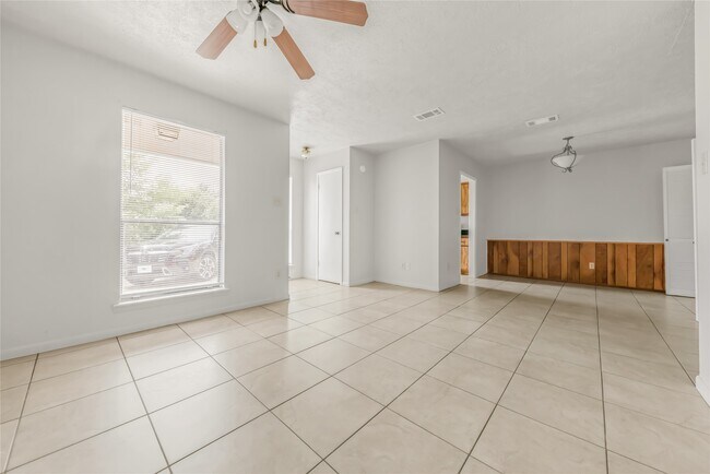 Building Photo - 1412 Gramma Ct