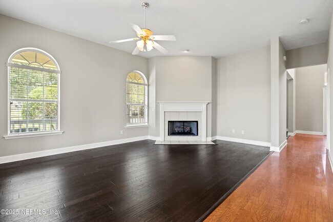 Building Photo - 7610 Sentry Oak Cir E