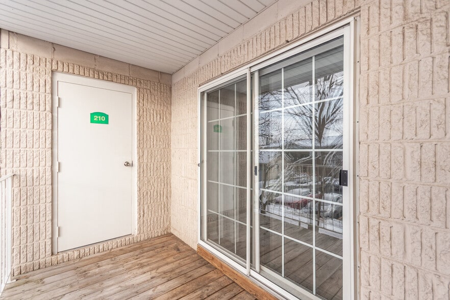 Building Photo - 734 N Gary Ave