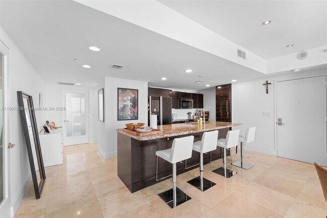 Building Photo - 665 NE 25th St