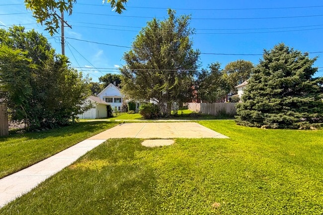 Building Photo - 830 S 49th Ave
