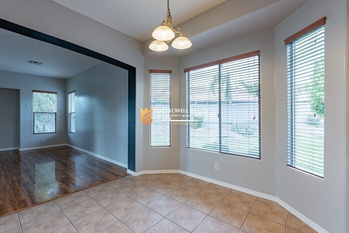 Building Photo - 13354 W San Miguel Ave